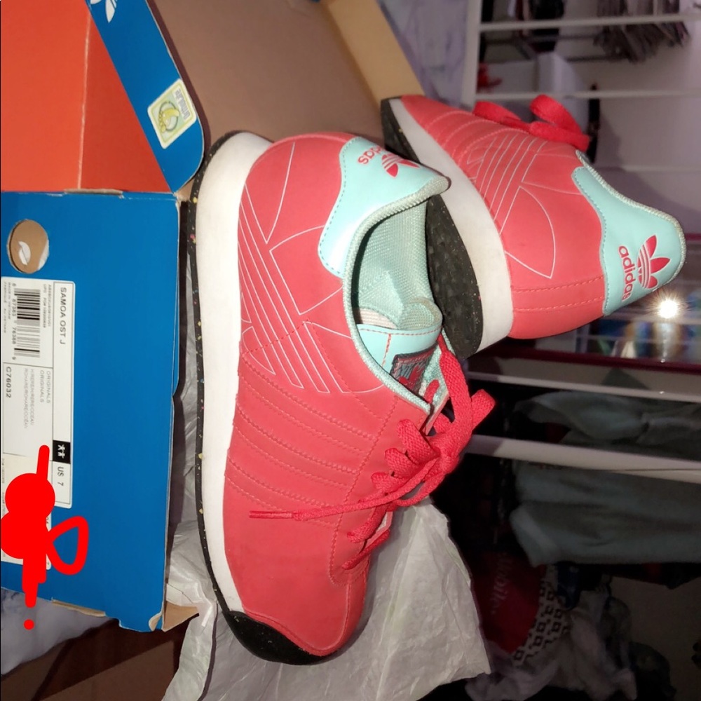 Adidas sneakers size 7(gs)